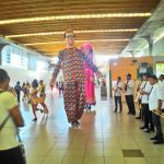 Receptivo aos turistas com Bonecos Gigantes / Terminal Integrado do Recife